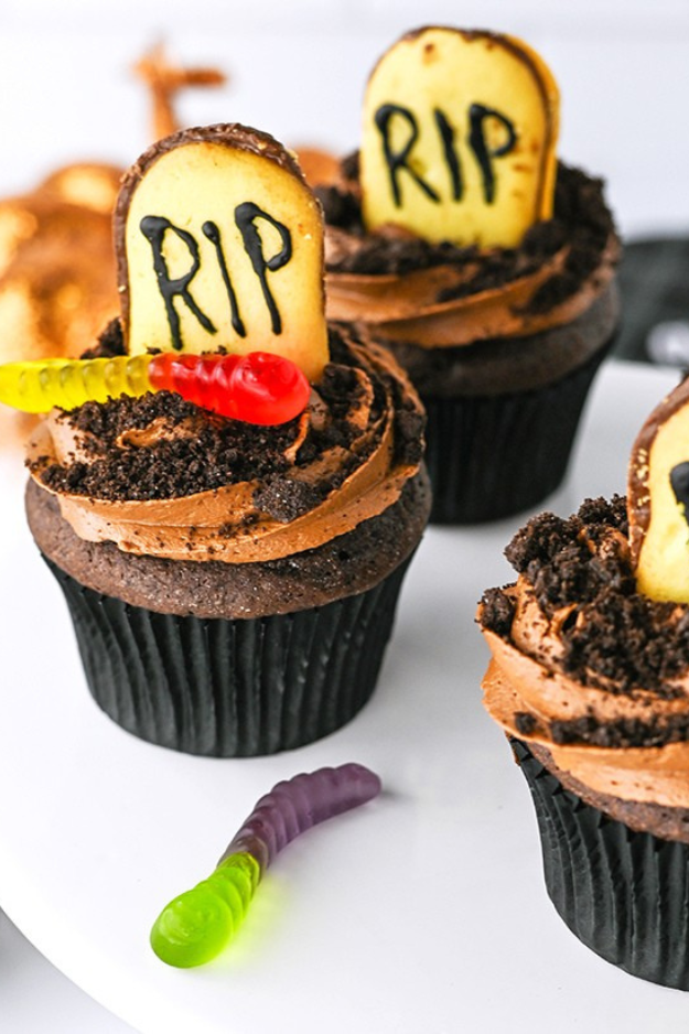 31 Easy Halloween Desserts That Steal the Spotlight Before the Candy Does 31 Easy Halloween Desserts That Steal the Spotlight Before the Candy Does