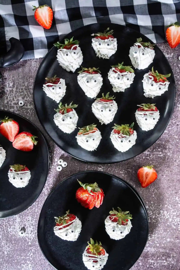31 Easy Halloween Desserts That Steal the Spotlight Before the Candy Does 31 Easy Halloween Desserts That Steal the Spotlight Before the Candy Does