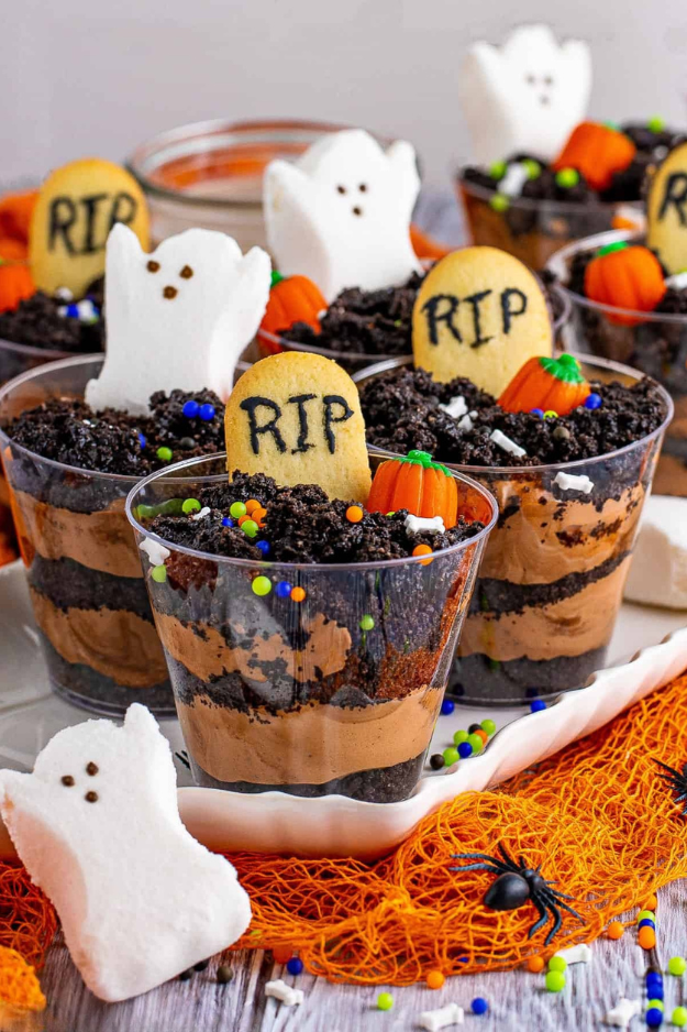 31 Easy Halloween Desserts That Steal the Spotlight Before the Candy Does 31 Easy Halloween Desserts That Steal the Spotlight Before the Candy Does