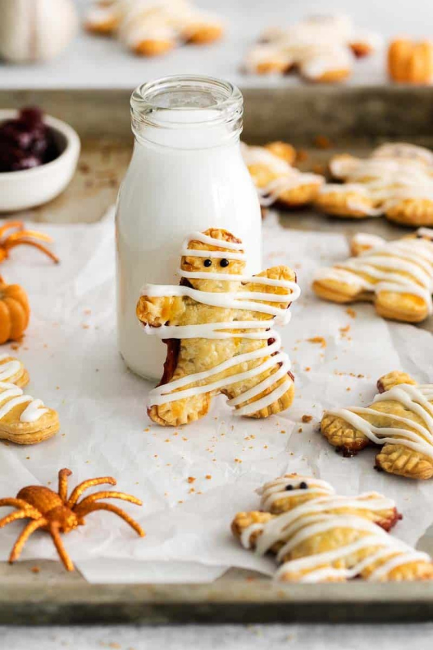 31 Easy Halloween Desserts That Steal the Spotlight Before the Candy Does 31 Easy Halloween Desserts That Steal the Spotlight Before the Candy Does