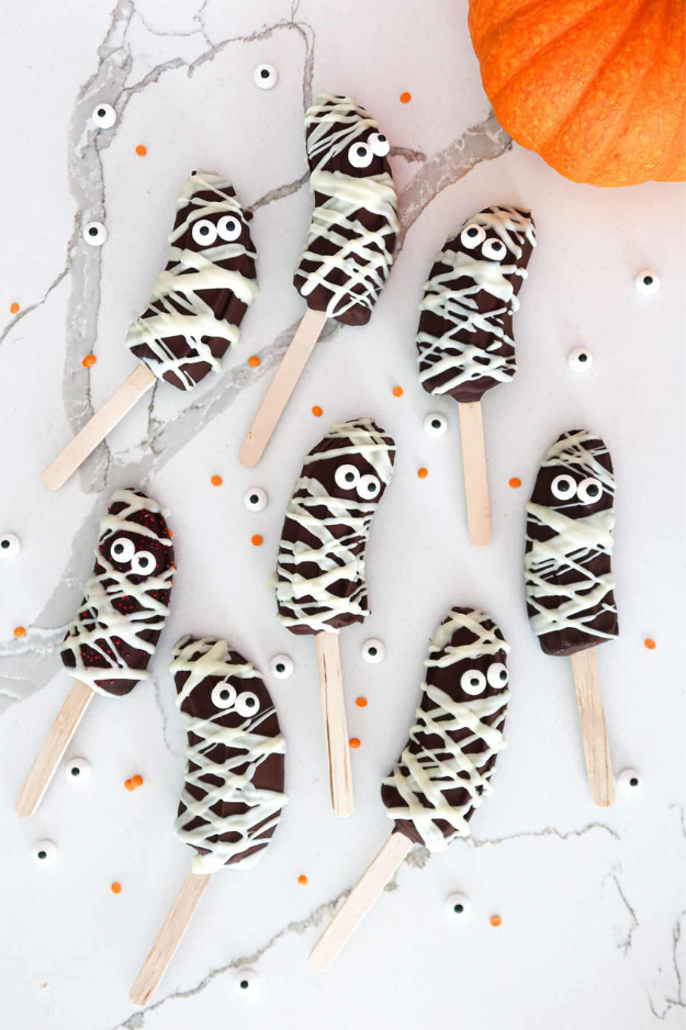 42 Halloween Snacks So Fun, Even Adults Will Race to the Snack Table 42 Halloween Snacks So Fun, Even Adults Will Race to the Snack Table