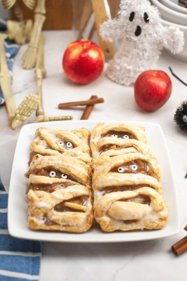 42 Halloween Snacks So Fun, Even Adults Will Race to the Snack Table 42 Halloween Snacks So Fun, Even Adults Will Race to the Snack Table