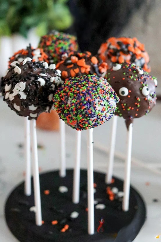 42 Halloween Snacks So Fun, Even Adults Will Race to the Snack Table 42 Halloween Snacks So Fun, Even Adults Will Race to the Snack Table