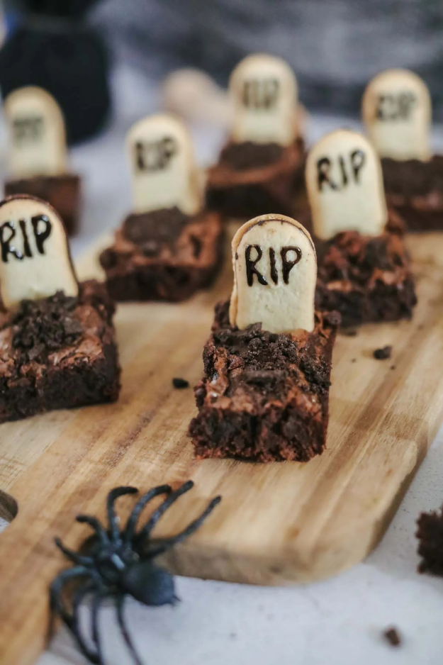 42 Halloween Snacks So Fun, Even Adults Will Race to the Snack Table 42 Halloween Snacks So Fun, Even Adults Will Race to the Snack Table