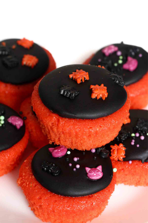42 Halloween Snacks So Fun, Even Adults Will Race to the Snack Table 42 Halloween Snacks So Fun, Even Adults Will Race to the Snack Table