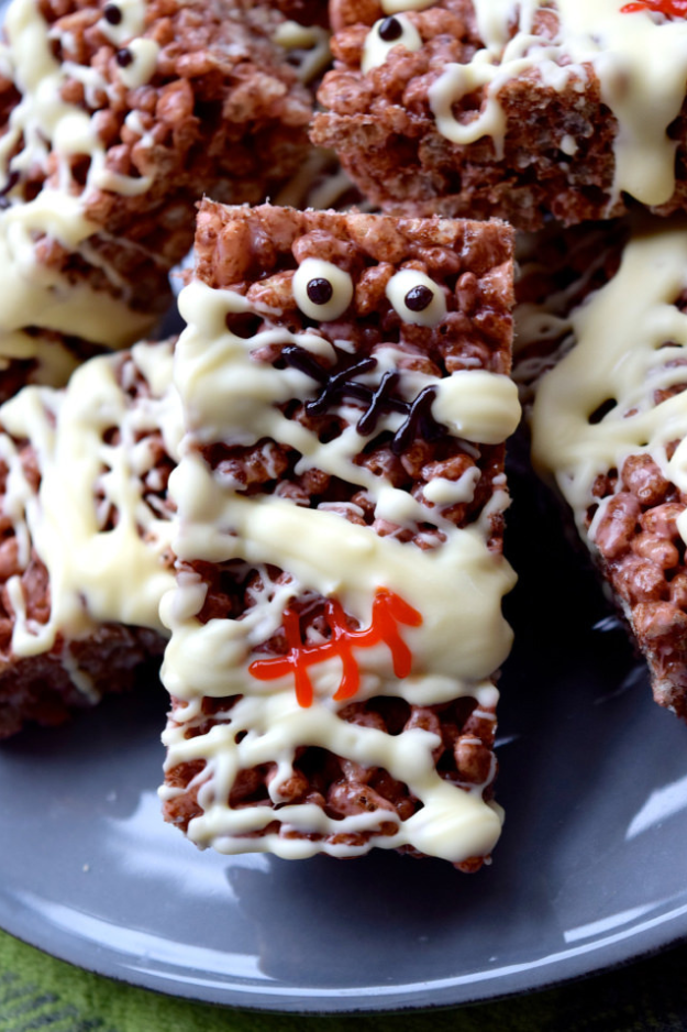 42 Halloween Snacks So Fun, Even Adults Will Race to the Snack Table 42 Halloween Snacks So Fun, Even Adults Will Race to the Snack Table