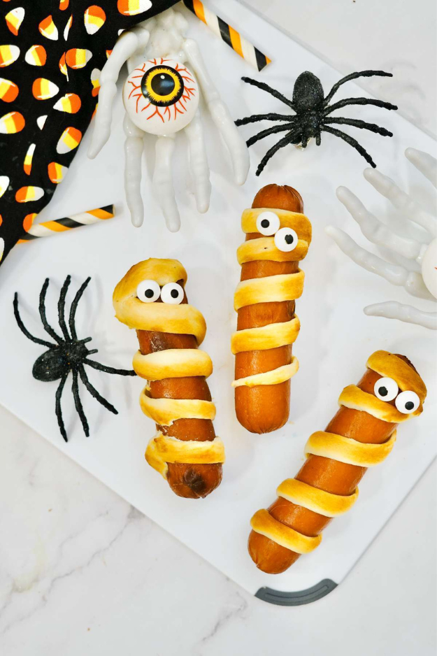 42 Halloween Snacks So Fun, Even Adults Will Race to the Snack Table 42 Halloween Snacks So Fun, Even Adults Will Race to the Snack Table