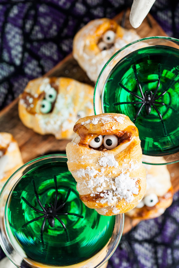 42 Halloween Snacks So Fun, Even Adults Will Race to the Snack Table 42 Halloween Snacks So Fun, Even Adults Will Race to the Snack Table
