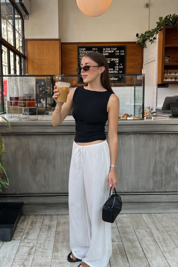 14 Cool-Girl Tank Top Outfits That Feel Effortless but Still Get Compliments 14 Cool-Girl Tank Top Outfits That Feel Effortless but Still Get Compliments