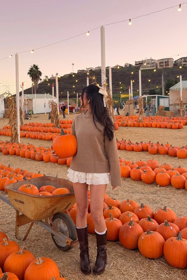 16 Pumpkin Patch Outfits That Belong in Your Favorite Fall Photo Dump 16 Pumpkin Patch Outfits That Belong in Your Favorite Fall Photo Dump