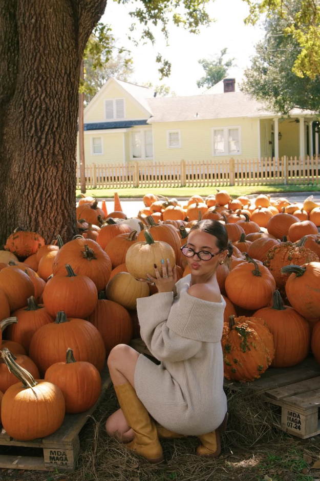 16 Pumpkin Patch Outfits That Belong in Your Favorite Fall Photo Dump 16 Pumpkin Patch Outfits That Belong in Your Favorite Fall Photo Dump