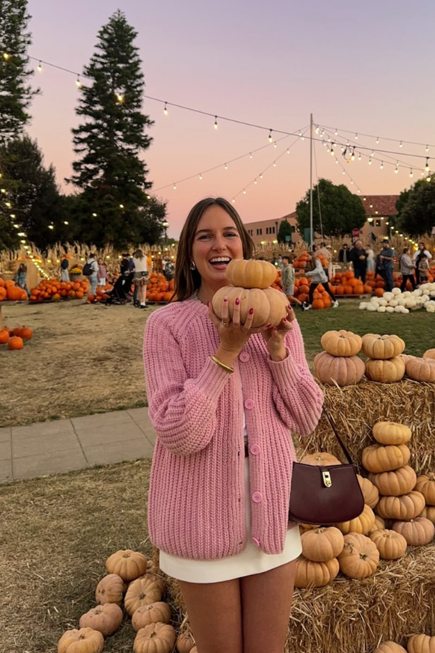 16 Pumpkin Patch Outfits That Belong in Your Favorite Fall Photo Dump 16 Pumpkin Patch Outfits That Belong in Your Favorite Fall Photo Dump
