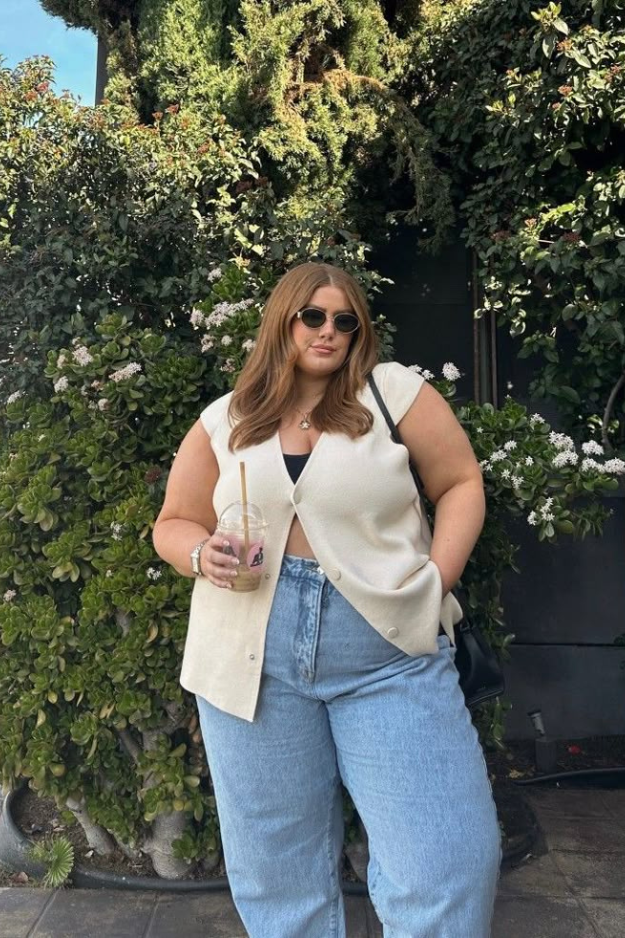 What to Wear If You're Petite With a Tummy (The Genius Styling Guide) What to Wear If You're Petite With a Tummy (The Genius Styling Guide)