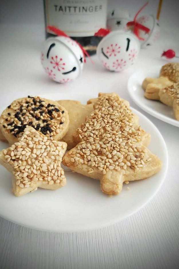 40 Christmas Appetizers That Will Have Everyone Hovering Around the Food Table 40 Christmas Appetizers That Will Have Everyone Hovering Around the Food Table