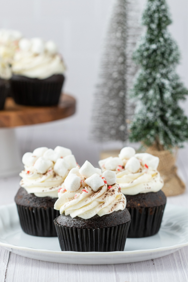 34 Christmas Cupcakes Everyone Will Be Snapping Photos Of Before Dessert 34 Christmas Cupcakes Everyone Will Be Snapping Photos Of Before Dessert