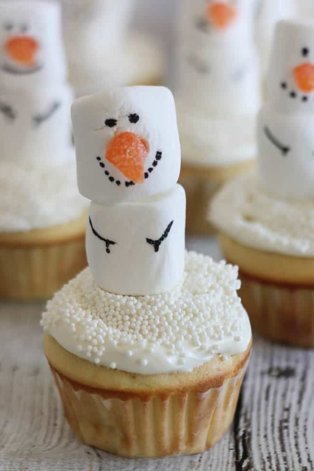 34 Christmas Cupcakes Everyone Will Be Snapping Photos Of Before Dessert 34 Christmas Cupcakes Everyone Will Be Snapping Photos Of Before Dessert