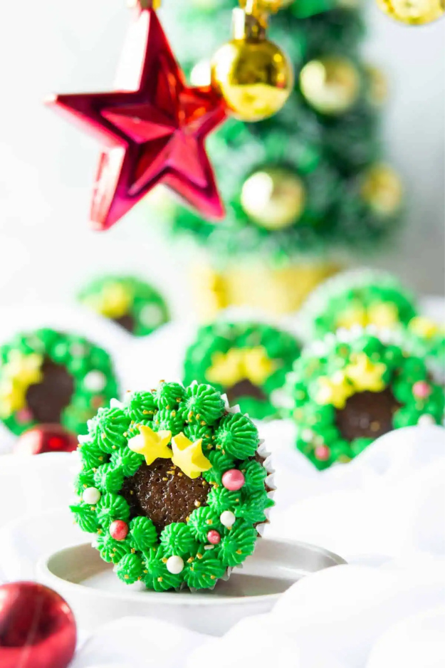 34 Christmas Cupcakes Everyone Will Be Snapping Photos Of Before Dessert 34 Christmas Cupcakes Everyone Will Be Snapping Photos Of Before Dessert