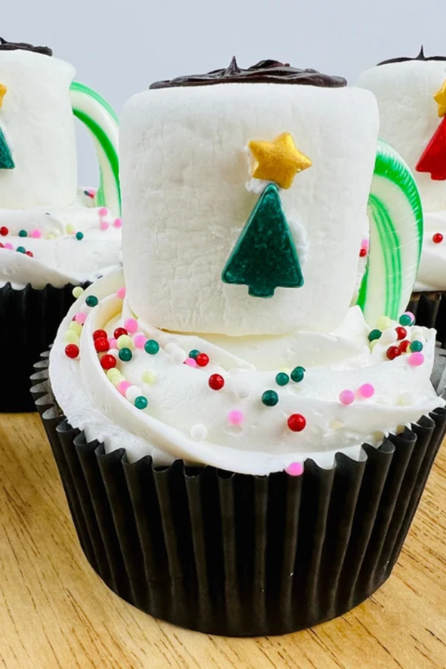 34 Christmas Cupcakes Everyone Will Be Snapping Photos Of Before Dessert 34 Christmas Cupcakes Everyone Will Be Snapping Photos Of Before Dessert
