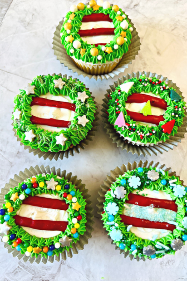 34 Christmas Cupcakes Everyone Will Be Snapping Photos Of Before Dessert 34 Christmas Cupcakes Everyone Will Be Snapping Photos Of Before Dessert