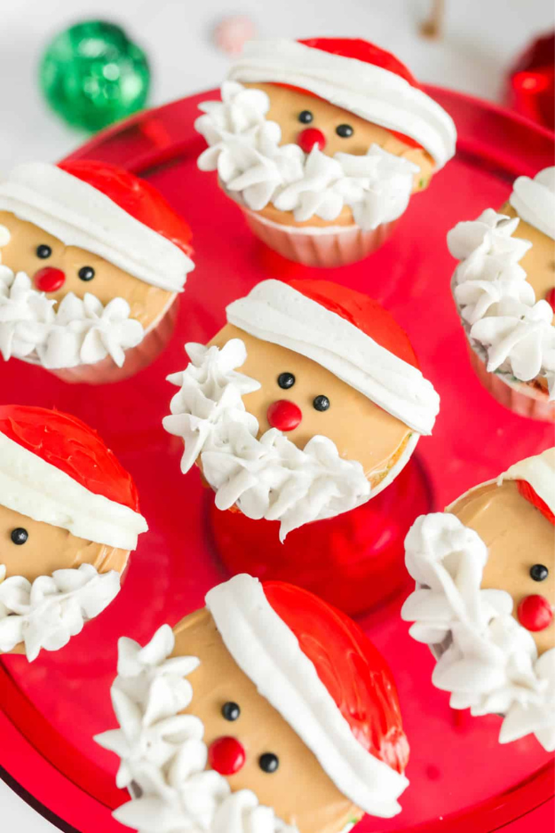 34 Christmas Cupcakes Everyone Will Be Snapping Photos Of Before Dessert 34 Christmas Cupcakes Everyone Will Be Snapping Photos Of Before Dessert
