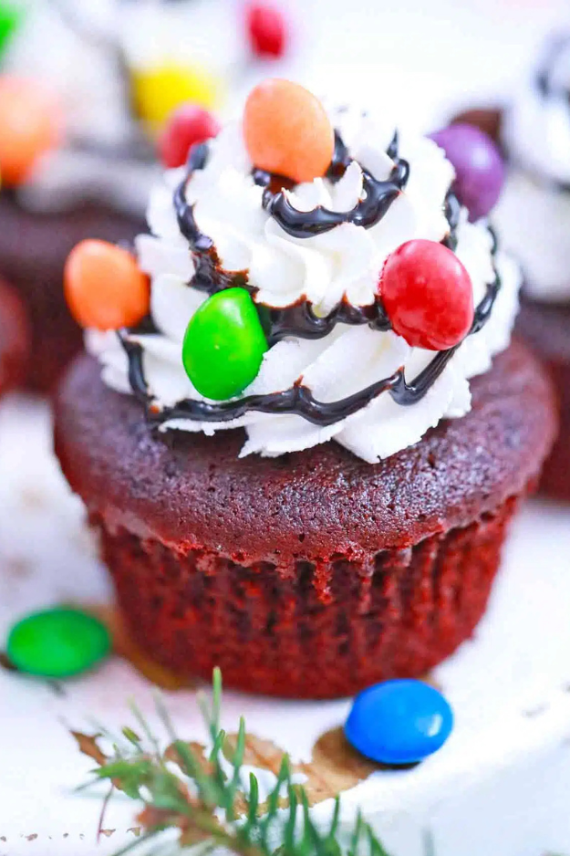 34 Christmas Cupcakes Everyone Will Be Snapping Photos Of Before Dessert 34 Christmas Cupcakes Everyone Will Be Snapping Photos Of Before Dessert