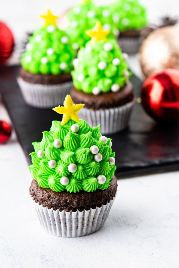 34 Christmas Cupcakes Everyone Will Be Snapping Photos Of Before Dessert 34 Christmas Cupcakes Everyone Will Be Snapping Photos Of Before Dessert