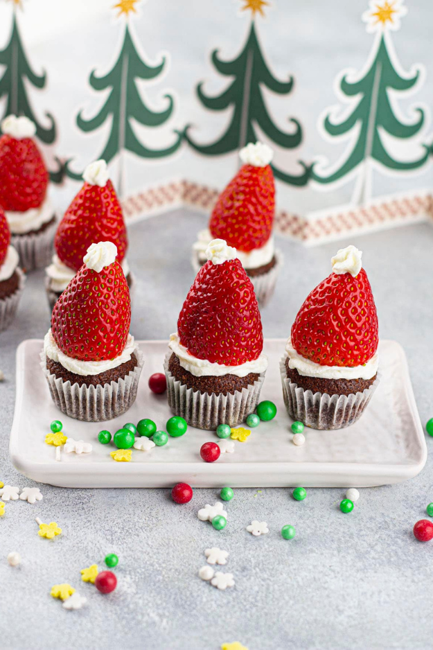 34 Christmas Cupcakes Everyone Will Be Snapping Photos Of Before Dessert 34 Christmas Cupcakes Everyone Will Be Snapping Photos Of Before Dessert