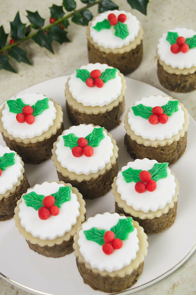 34 Christmas Cupcakes Everyone Will Be Snapping Photos Of Before Dessert 34 Christmas Cupcakes Everyone Will Be Snapping Photos Of Before Dessert