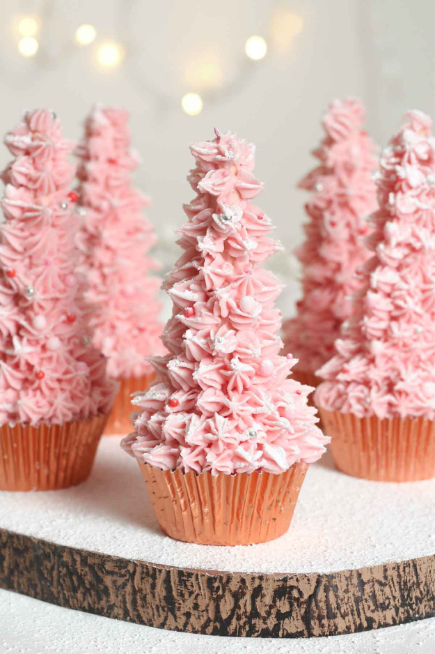 34 Christmas Cupcakes Everyone Will Be Snapping Photos Of Before Dessert 34 Christmas Cupcakes Everyone Will Be Snapping Photos Of Before Dessert