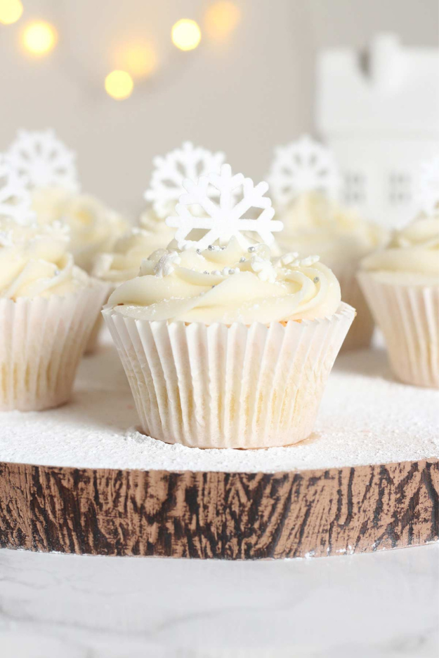 34 Christmas Cupcakes Everyone Will Be Snapping Photos Of Before Dessert 34 Christmas Cupcakes Everyone Will Be Snapping Photos Of Before Dessert