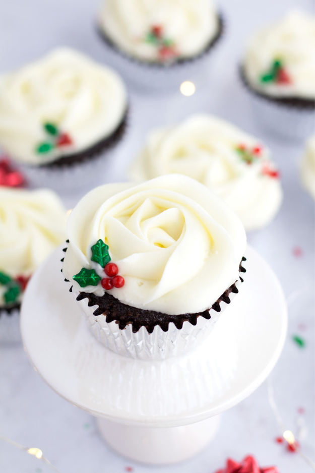 34 Christmas Cupcakes Everyone Will Be Snapping Photos Of Before Dessert 34 Christmas Cupcakes Everyone Will Be Snapping Photos Of Before Dessert