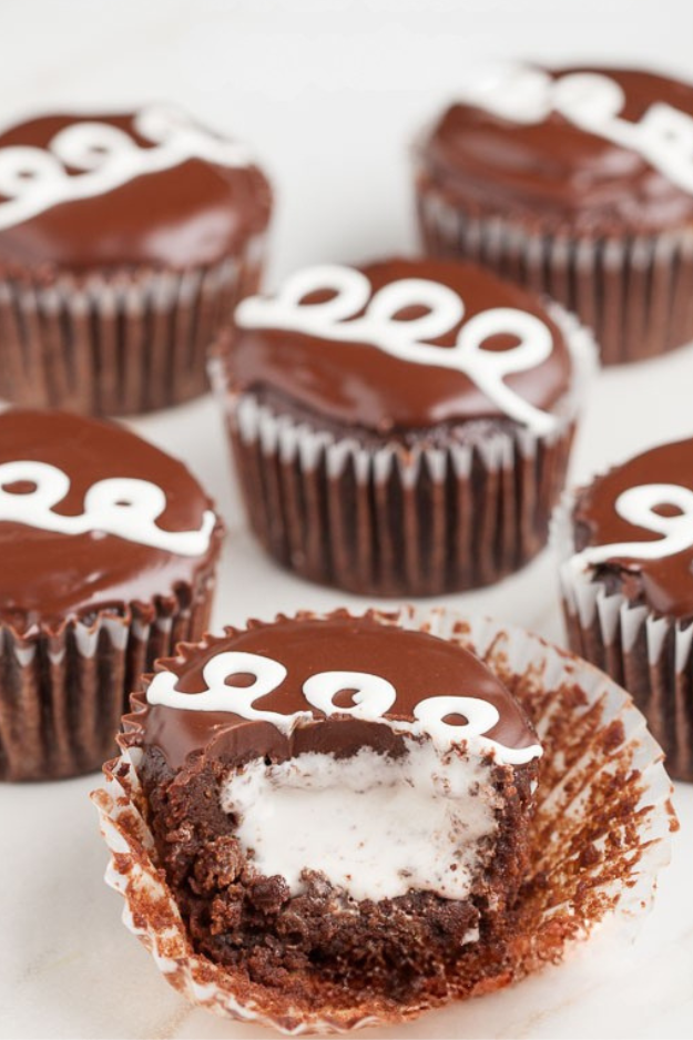 34 Christmas Cupcakes Everyone Will Be Snapping Photos Of Before Dessert 34 Christmas Cupcakes Everyone Will Be Snapping Photos Of Before Dessert