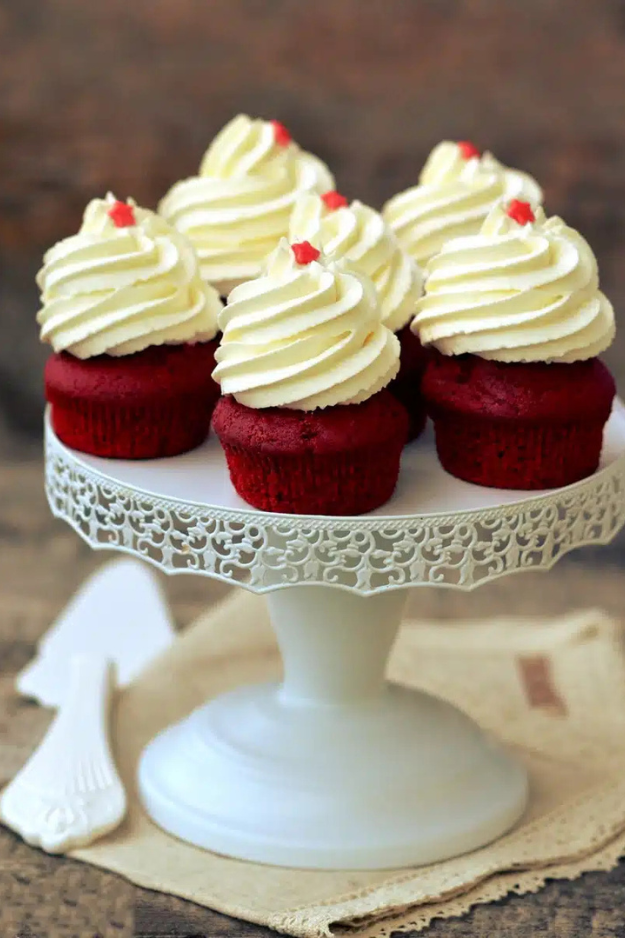 34 Christmas Cupcakes Everyone Will Be Snapping Photos Of Before Dessert 34 Christmas Cupcakes Everyone Will Be Snapping Photos Of Before Dessert