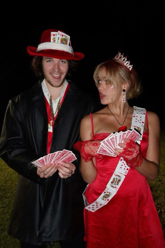 32 Cute Couple Halloween Costumes That’ll Win Every “Best Dressed” Vote 32 Cute Couple Halloween Costumes That’ll Win Every “Best Dressed” Vote
