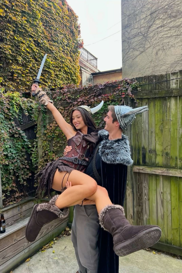 32 Cute Couple Halloween Costumes That’ll Win Every “Best Dressed” Vote 32 Cute Couple Halloween Costumes That’ll Win Every “Best Dressed” Vote