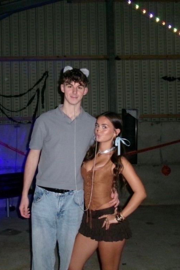 32 Cute Couple Halloween Costumes That’ll Win Every “Best Dressed” Vote 32 Cute Couple Halloween Costumes That’ll Win Every “Best Dressed” Vote