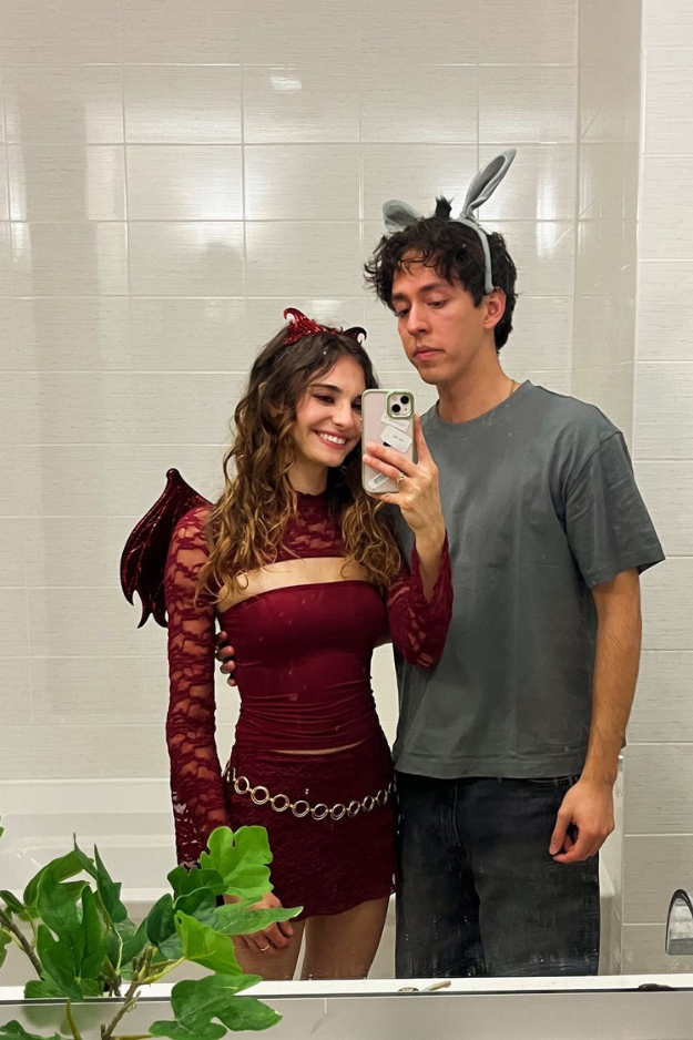 32 Cute Couple Halloween Costumes That’ll Win Every “Best Dressed” Vote 32 Cute Couple Halloween Costumes That’ll Win Every “Best Dressed” Vote
