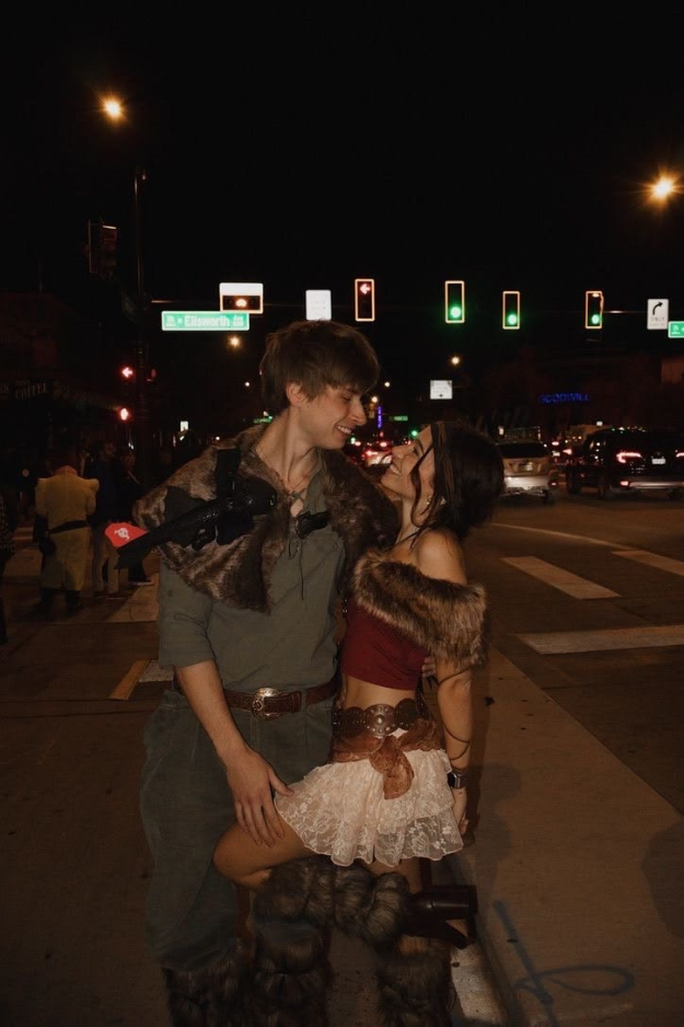 32 Cute Couple Halloween Costumes That’ll Win Every “Best Dressed” Vote 32 Cute Couple Halloween Costumes That’ll Win Every “Best Dressed” Vote