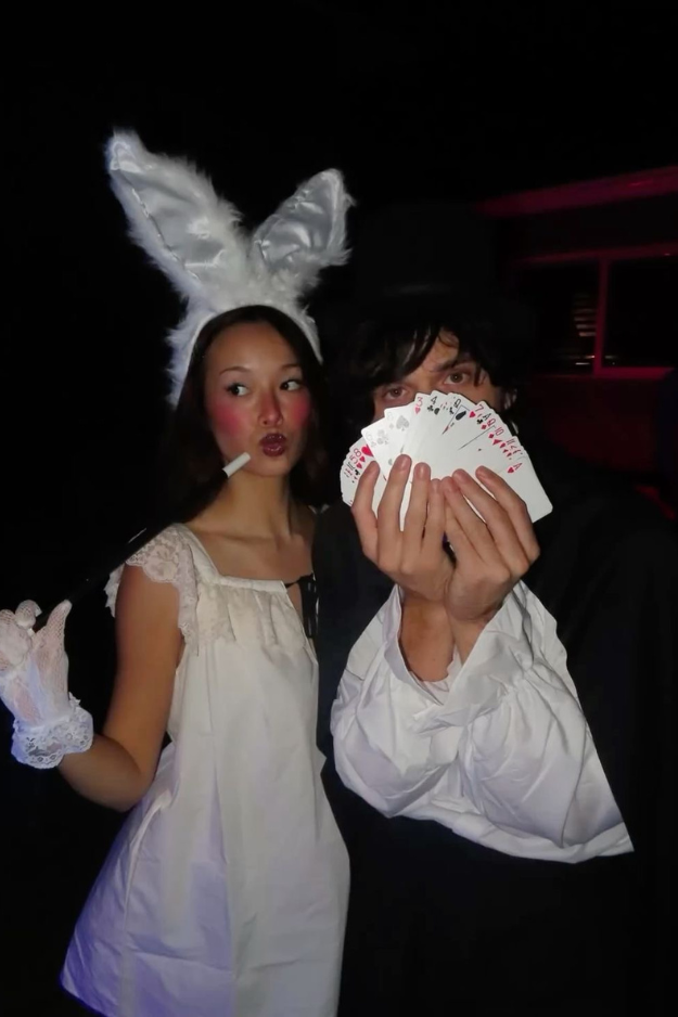 32 Cute Couple Halloween Costumes That’ll Win Every “Best Dressed” Vote 32 Cute Couple Halloween Costumes That’ll Win Every “Best Dressed” Vote