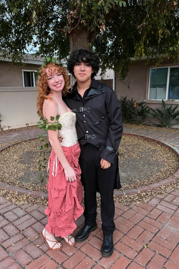 32 Cute Couple Halloween Costumes That’ll Win Every “Best Dressed” Vote 32 Cute Couple Halloween Costumes That’ll Win Every “Best Dressed” Vote