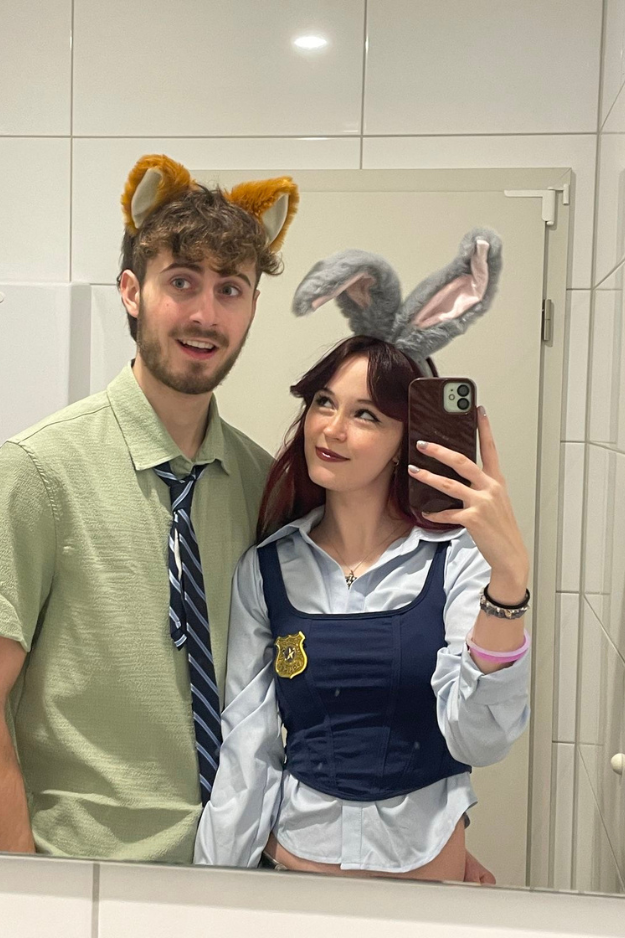 32 Cute Couple Halloween Costumes That’ll Win Every “Best Dressed” Vote 32 Cute Couple Halloween Costumes That’ll Win Every “Best Dressed” Vote
