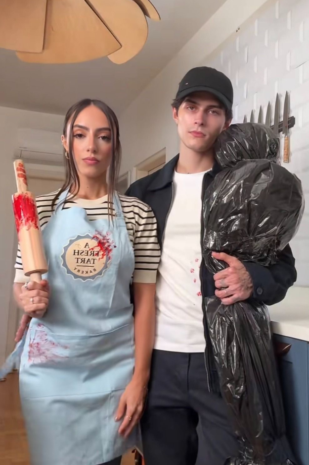 32 Cute Couple Halloween Costumes That’ll Win Every “Best Dressed” Vote 32 Cute Couple Halloween Costumes That’ll Win Every “Best Dressed” Vote