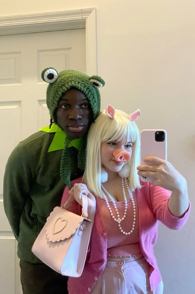 32 Cute Couple Halloween Costumes That’ll Win Every “Best Dressed” Vote 32 Cute Couple Halloween Costumes That’ll Win Every “Best Dressed” Vote