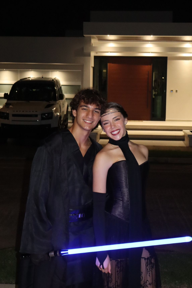 32 Cute Couple Halloween Costumes That’ll Win Every “Best Dressed” Vote 32 Cute Couple Halloween Costumes That’ll Win Every “Best Dressed” Vote