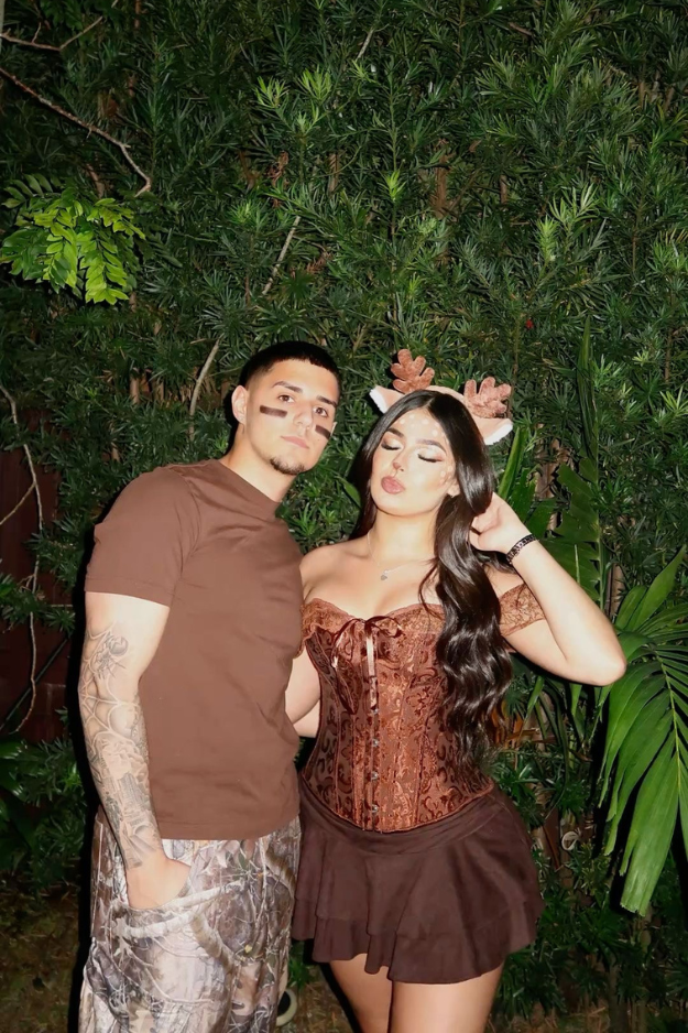32 Cute Couple Halloween Costumes That’ll Win Every “Best Dressed” Vote 32 Cute Couple Halloween Costumes That’ll Win Every “Best Dressed” Vote