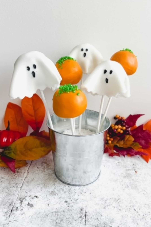 The Bite-Sized Halloween Cake Pops That Disappears Before the Party Even Starts The Bite-Sized Halloween Cake Pops That Disappears Before the Party Even Starts