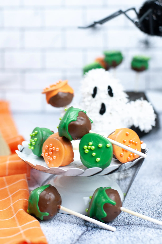 The Bite-Sized Halloween Cake Pops That Disappears Before the Party Even Starts The Bite-Sized Halloween Cake Pops That Disappears Before the Party Even Starts
