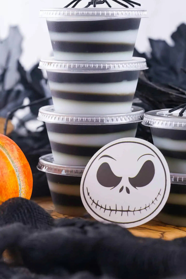 These 20 Halloween Jello Shots Look Too Spooky to Eat (But Everyone Will) These 20 Halloween Jello Shots Look Too Spooky to Eat (But Everyone Will)
