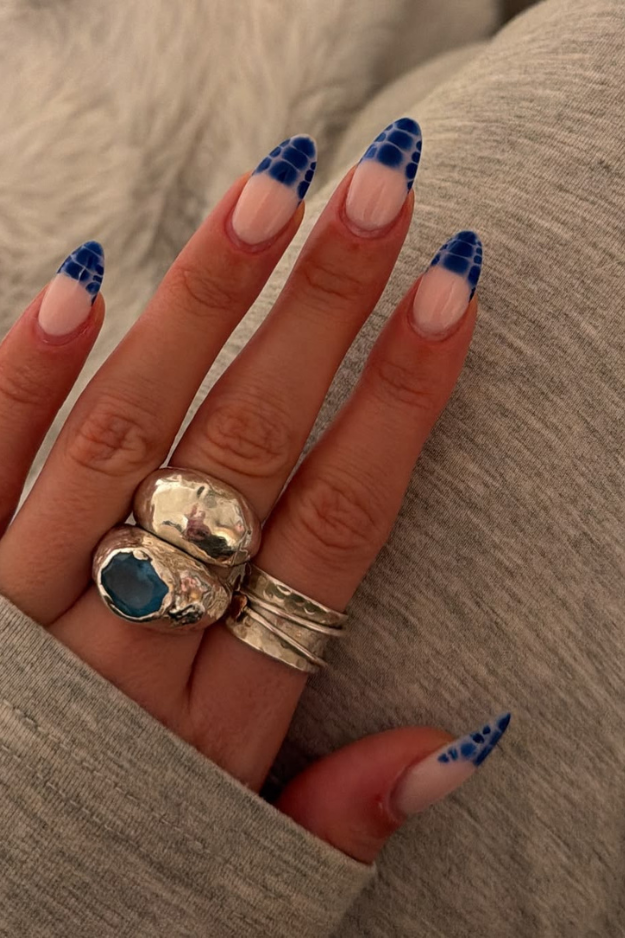 19 Chic Blue French Tips for When You Want Something Pretty but Unexpected 19 Chic Blue French Tips for When You Want Something Pretty but Unexpected