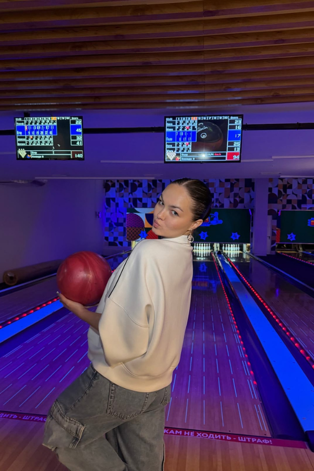 What to Wear to Bowling, Cause Your Outfit Should Say You're Here to Win! What to Wear to Bowling, Cause Your Outfit Should Say You're Here to Win!